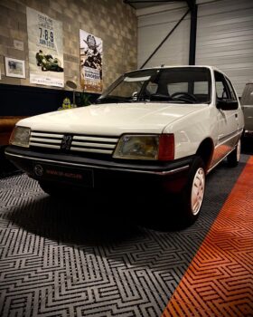 Peugeot 205 Junior – Strictement d’origine – 34 000 kms – Peinture d’origine