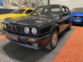 BMW E30 – 320i – 6 cylindres 129 cv – 5 portes – 193 000kms – 3 ème main – 1989 – Pack “M”